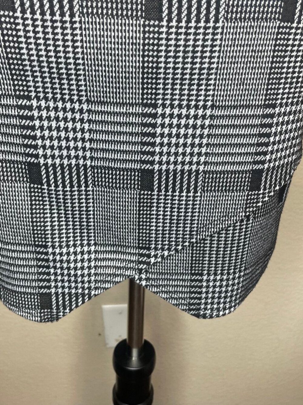Windsor Dark Academia Houndstooth Asymmetrical Mini Skirt Size Medium Plaid - Picture 3 of 10